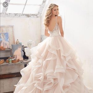 Ballgown, wedding dress